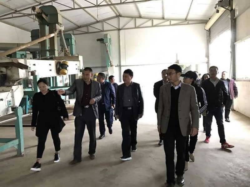 走進(jìn)大涼山，扶貧我們?cè)谛袆?dòng)